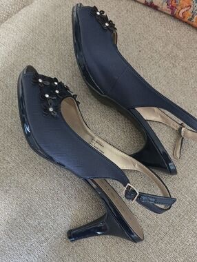 Karen Scott Navy Slingback Heels with Floral Accent Fit Wide